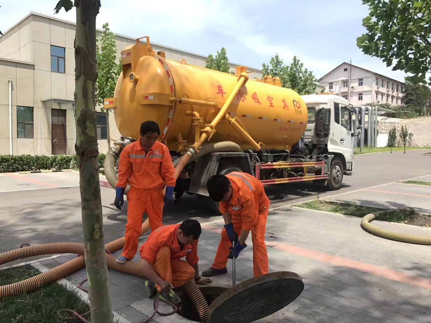 布尔津化粪池清理与5-8吨吸粪车施工效率分析